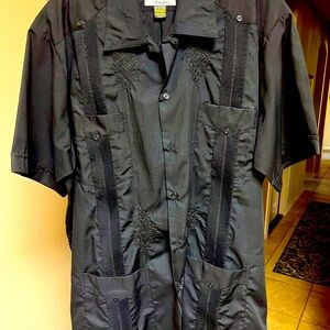 Beautiful black mens XL guayabera short sleeve. Great stitching and great shape!